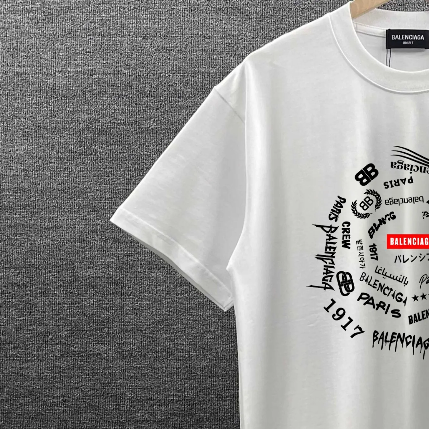 Bale* * 2026 New Arrival logo t Same Style ：Black White Size： S （90-130 ） M （120-150 ） L （140-165 ） XL （160-180 ） XXL （180-210 ）